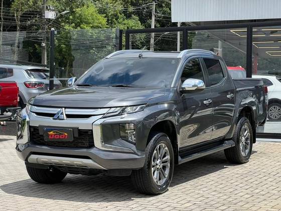 MITSUBISHI L200 TRITON 2.4 16V TURBO DIESEL SPORT HPE-S CD 4P 4X4 AUTOMÁTICO MITSUBISHI L200 TRITON 2.4 16V TURBO DIESEL SPORT HPE-S CD 4P 4X4 AUTOMÁTICO